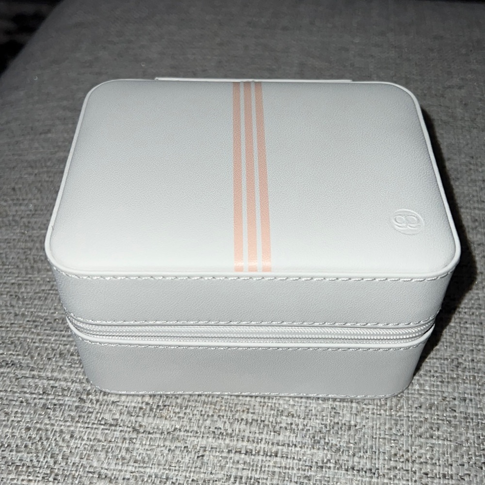 NWOT Gorjana Jewelry Box